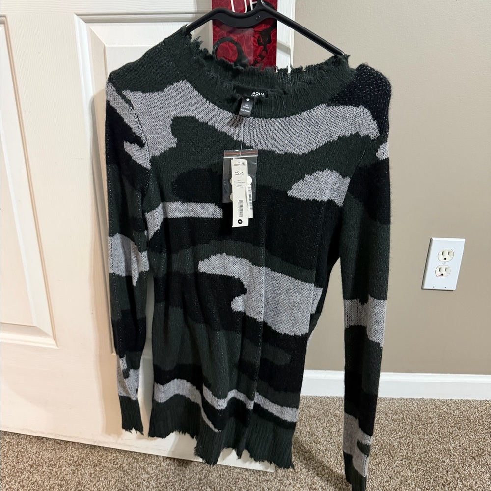 Nwt aqua camo  Patterned Sweater size xs cashmere
